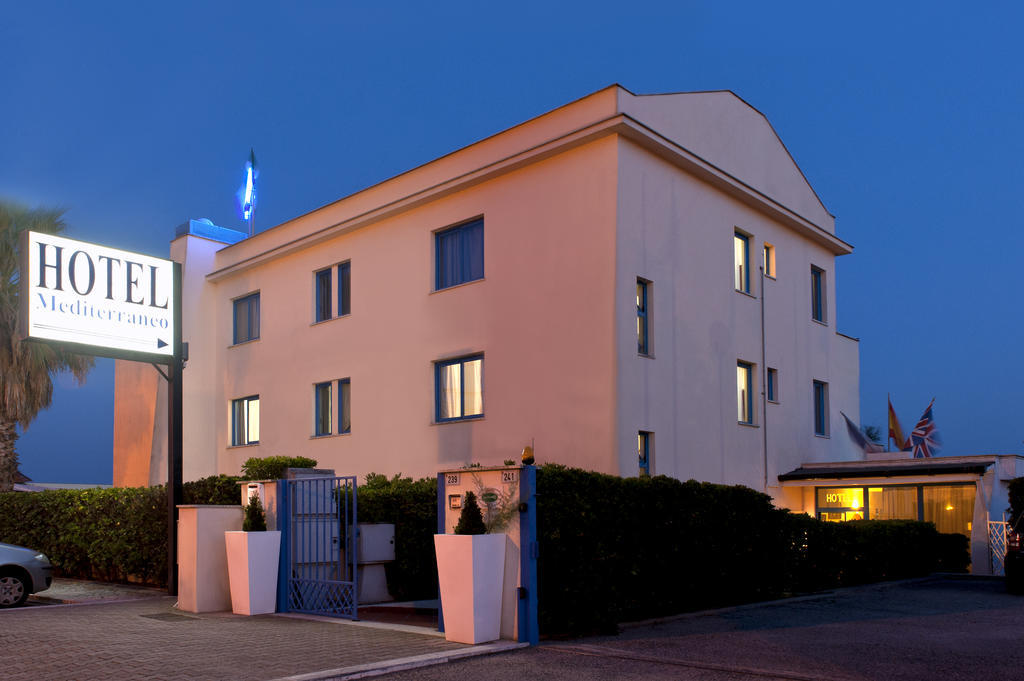 Hotel Mediterraneo Lido di Latina Exterior foto